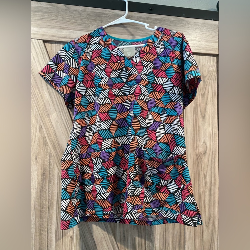 Medcouture  size medium scrub top